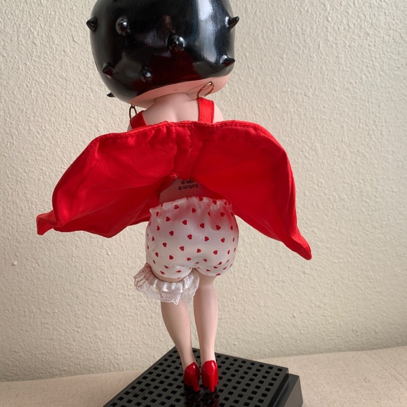 Betty Boop Porcelain Doll - Picture 5 of 7